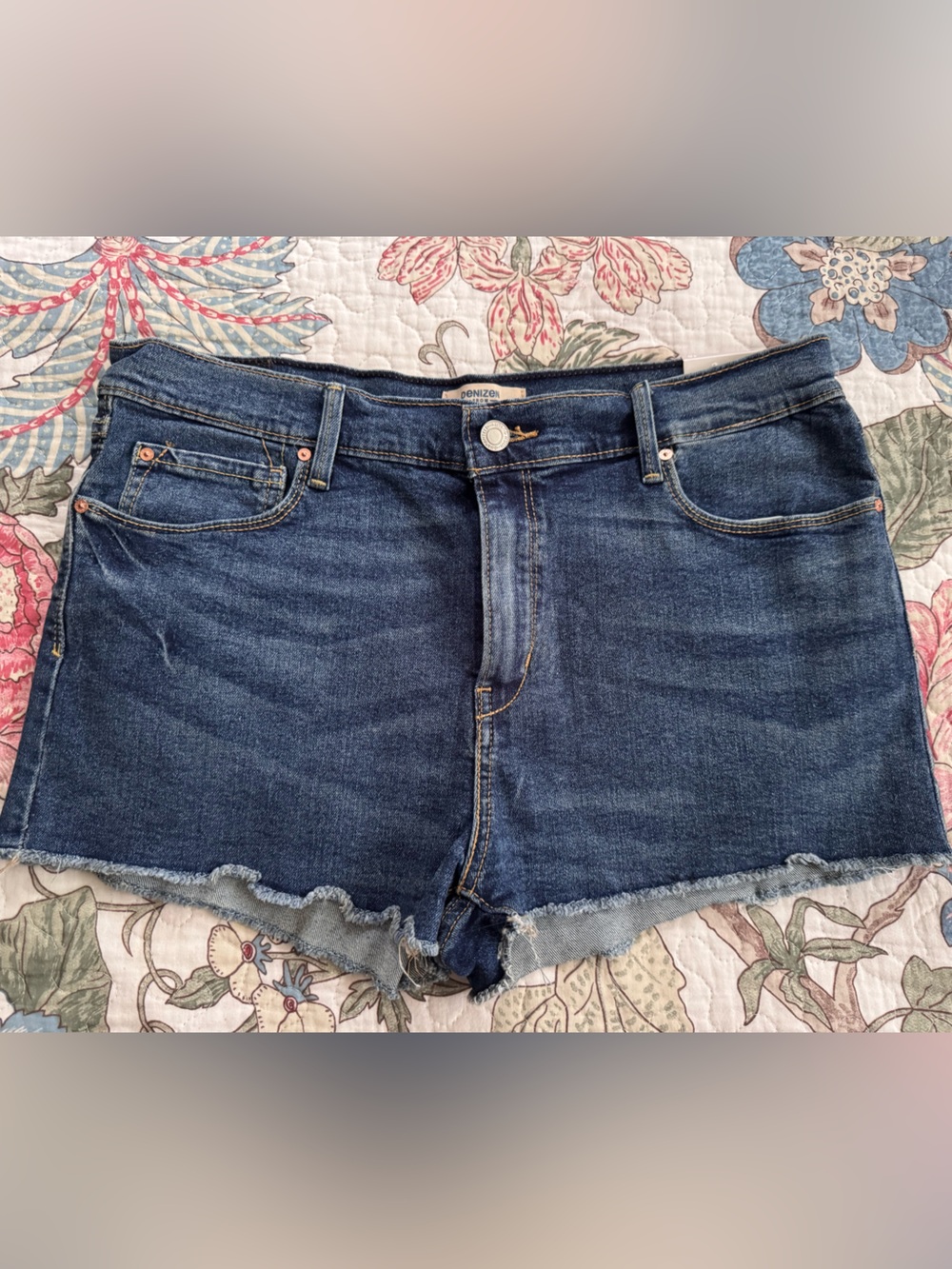 Levi’s Denizen Women's Dark Blue Denim Cutoff Shorts NWT
